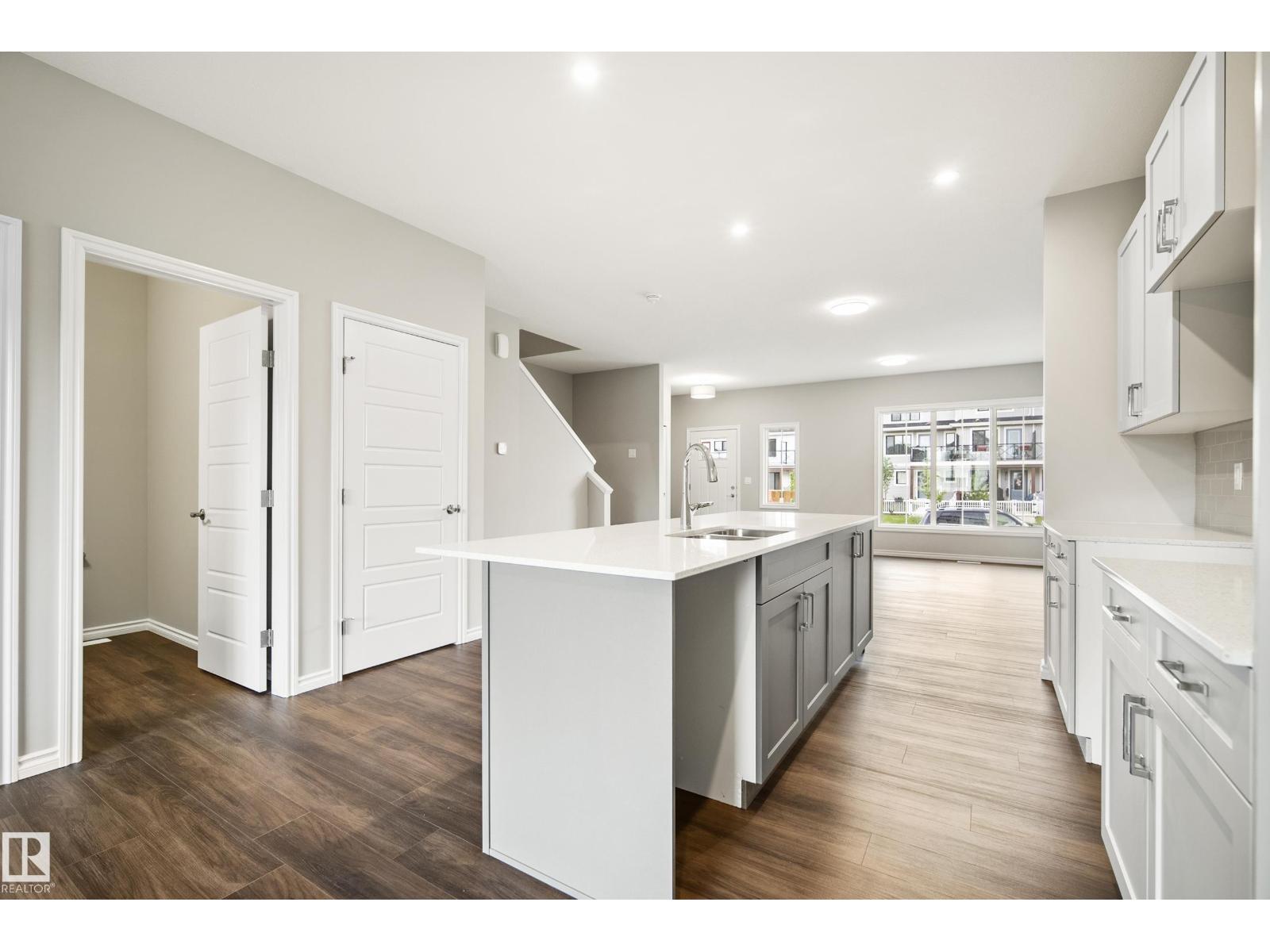 1222 MCLEOD AV - 16