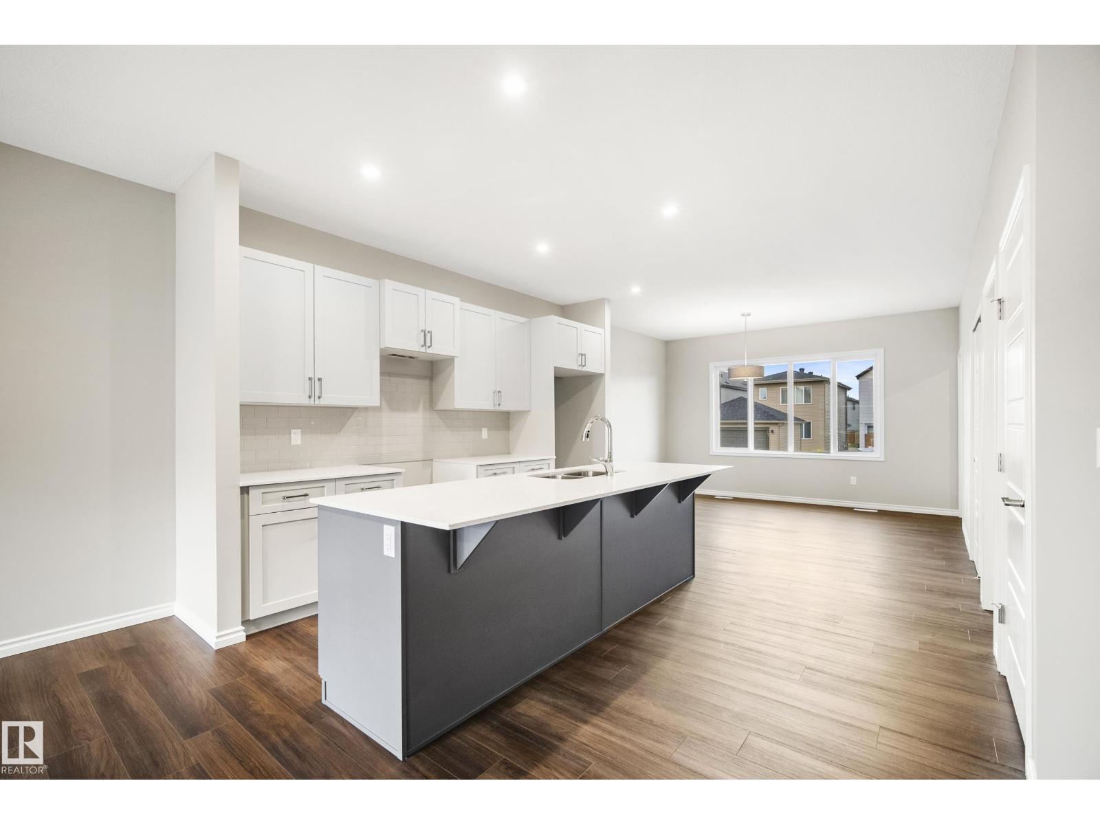 1222 MCLEOD AV - 13