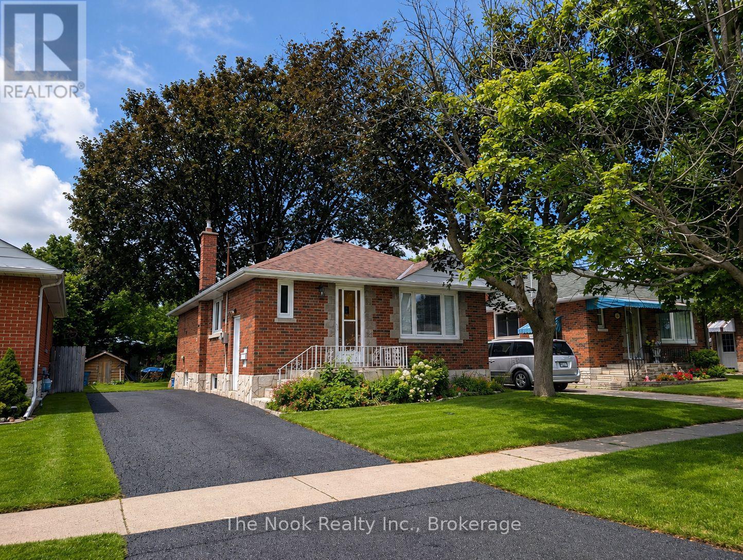 288 CADILLAC AVENUE S - 2