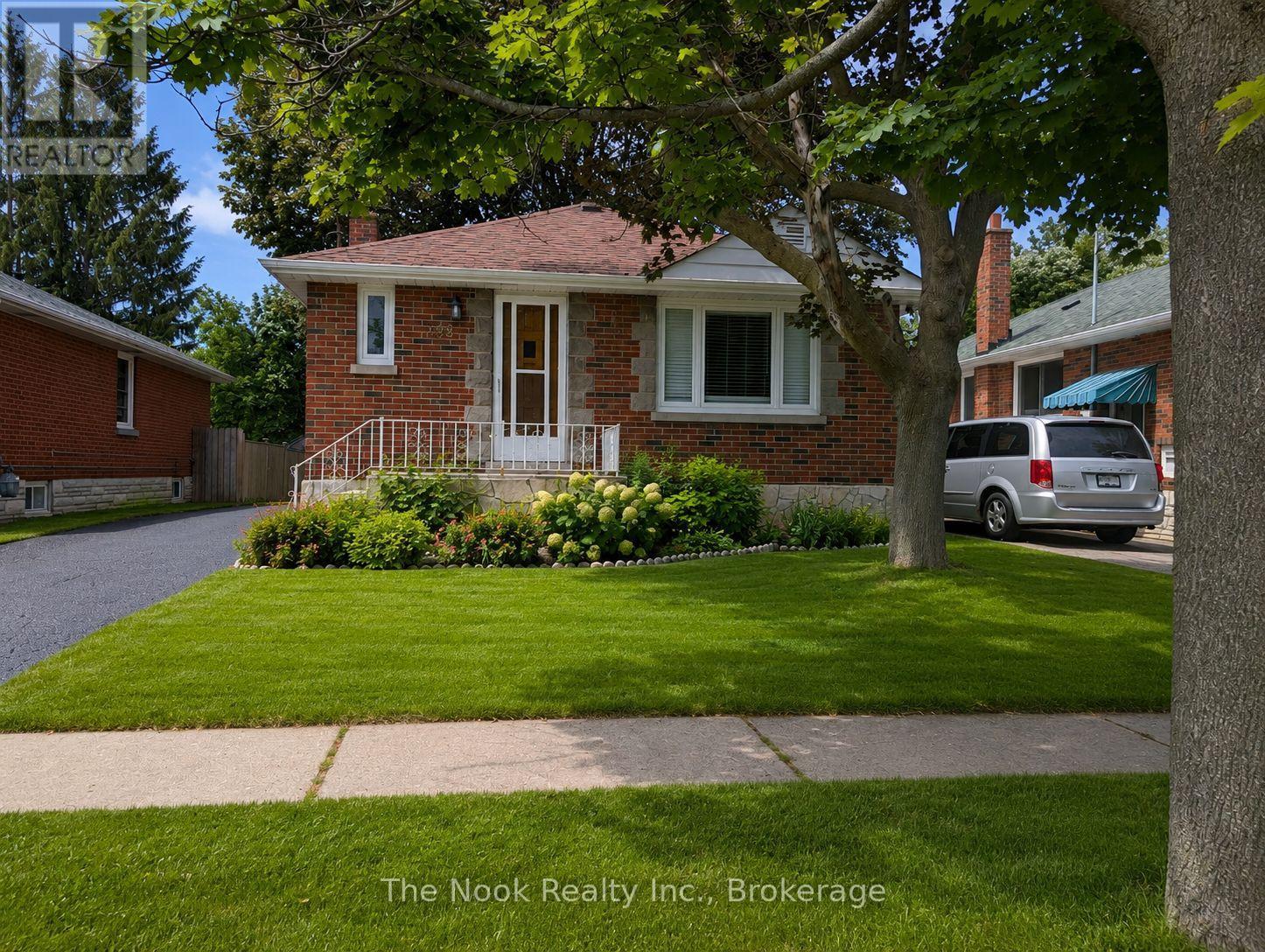 288 CADILLAC AVENUE S - 3