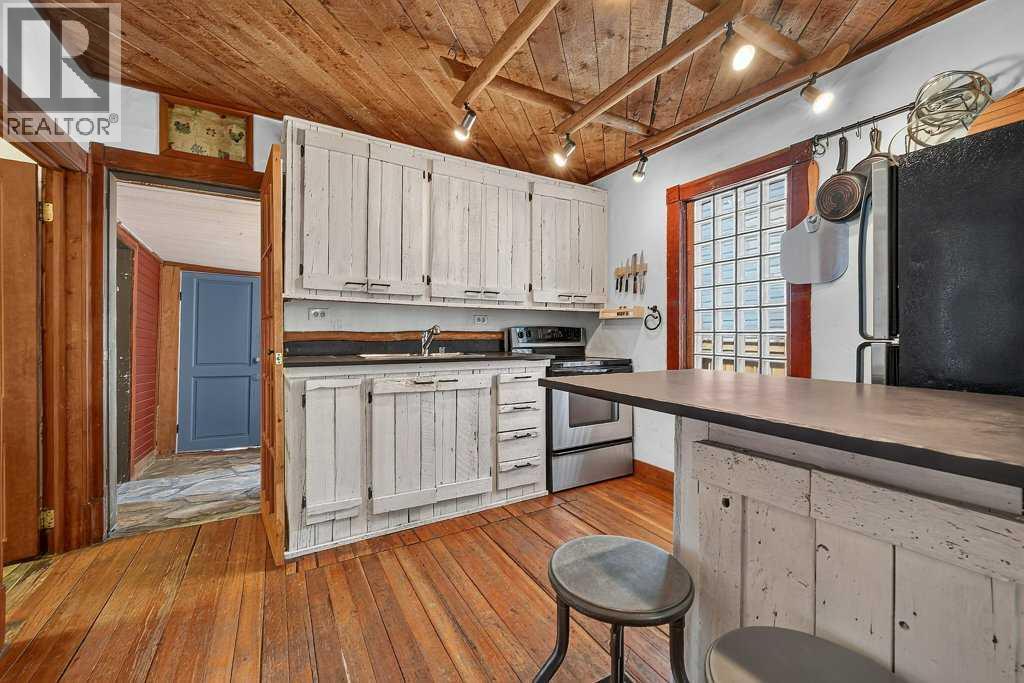 303 27 Avenue NE - 10