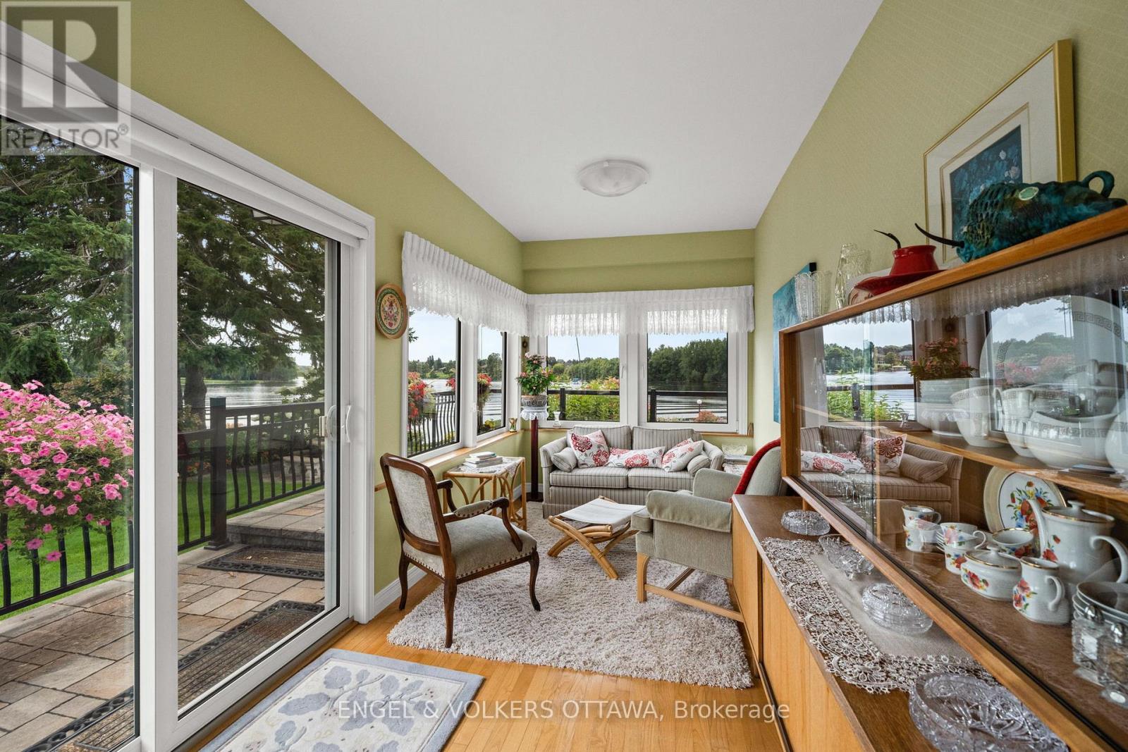 5046 MOWATVIEW COURT - 31