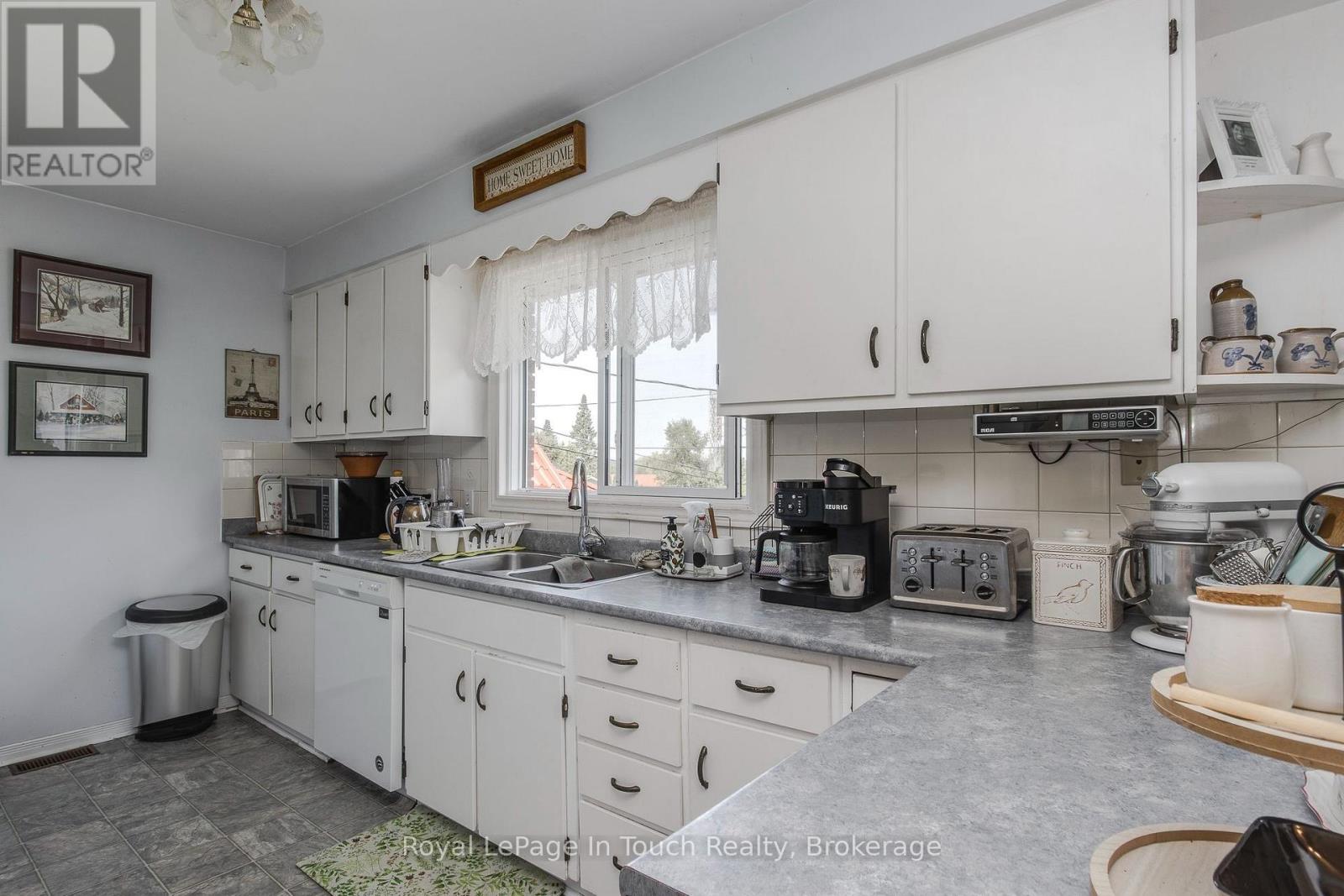 33 GRANDVIEW ROAD - Image 20