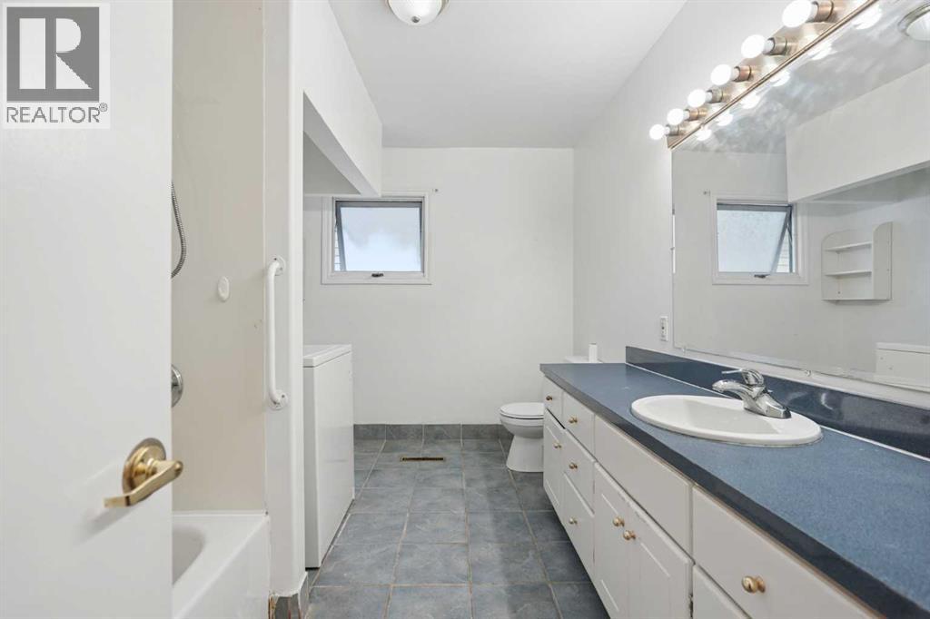 736 2 Street W - Image 14