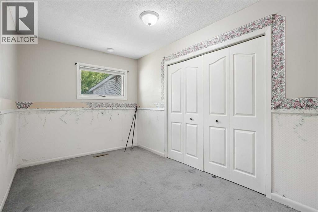 736 2 Street W - Image 12