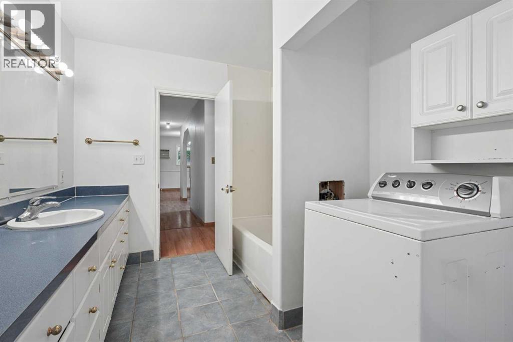 736 2 Street W - Image 15