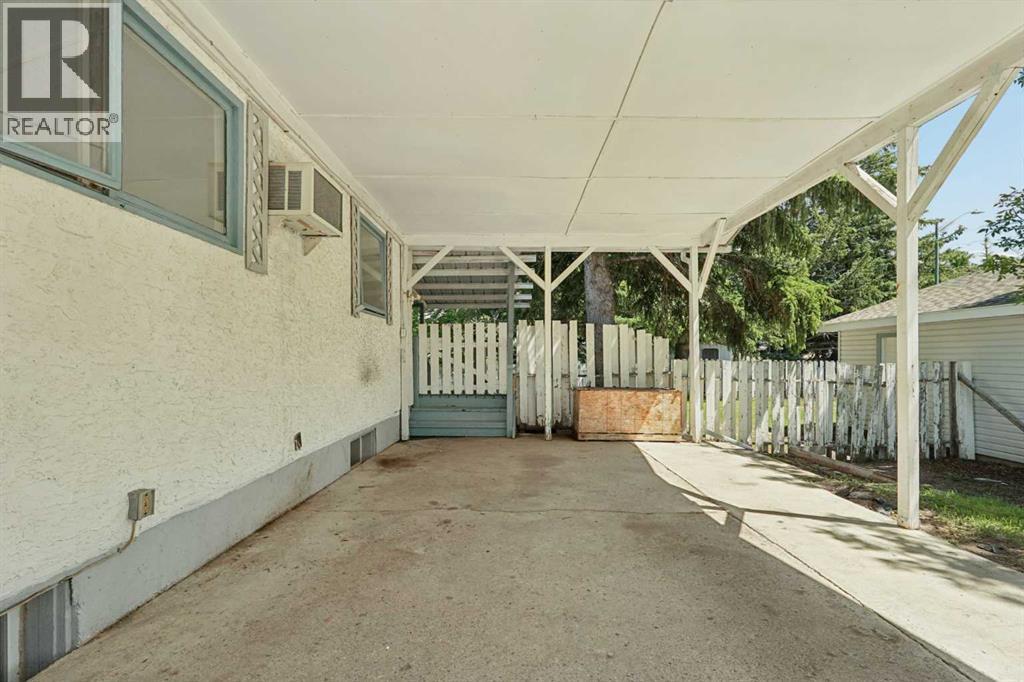 736 2 Street W - Image 40