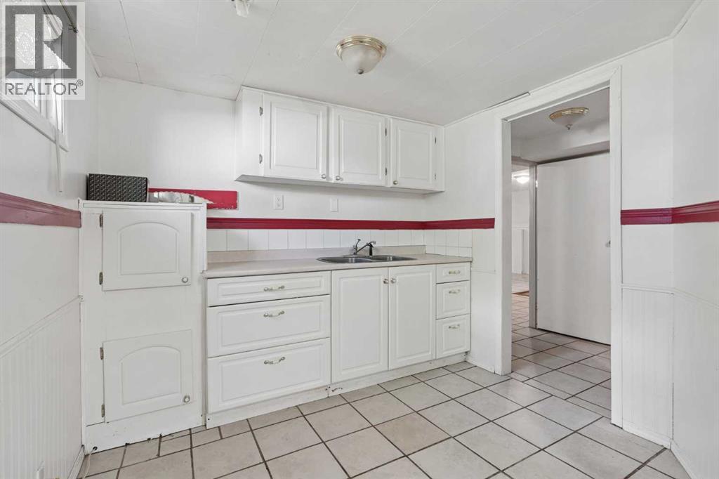 736 2 Street W - Image 31