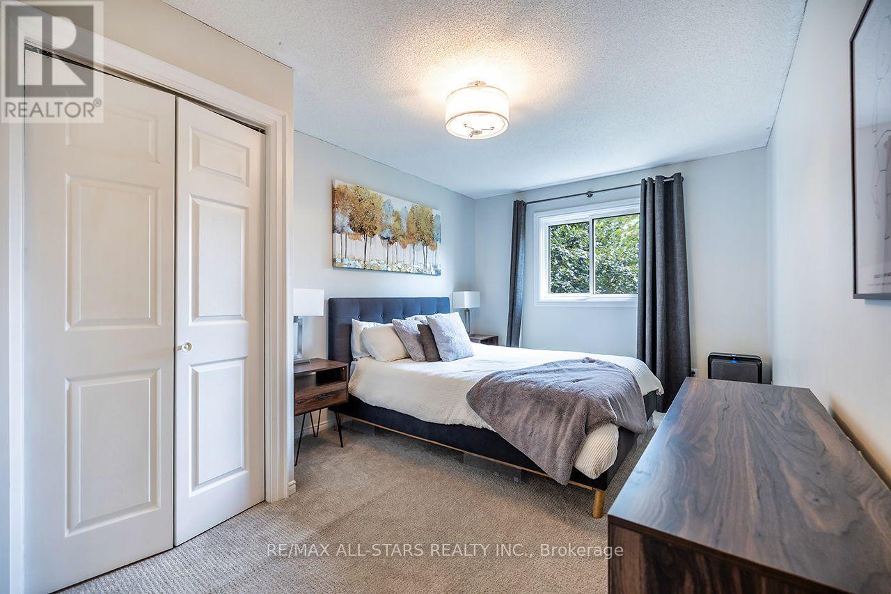 #19 19 ADAMS COURT - Image 23