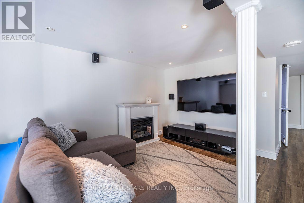 #19 19 ADAMS COURT - Image 34
