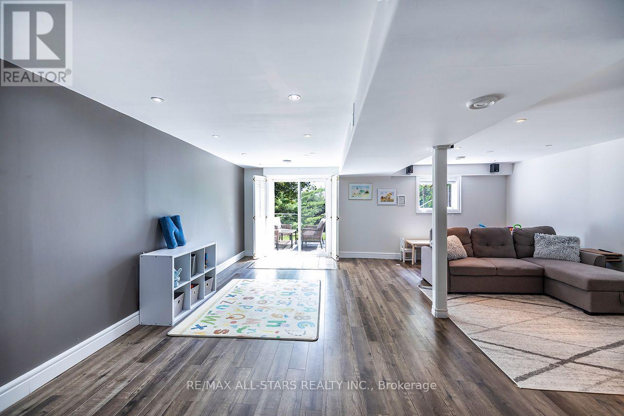 #19 19 ADAMS COURT - Image 36