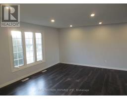 Bedroom 3 - Upper - 18 Chippawa Court, Barrie, ON L4M5N8 Photo 6
