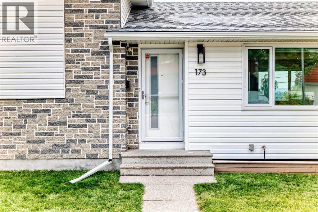 173 Cornwallis Drive NW - 2