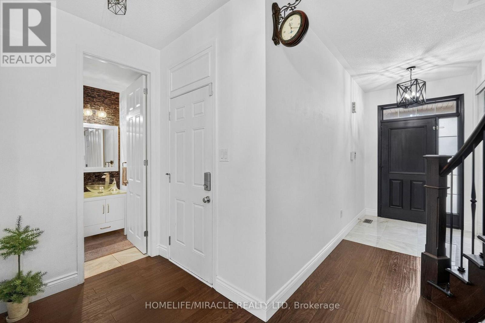 452 TYRONE CRESCENT - 21