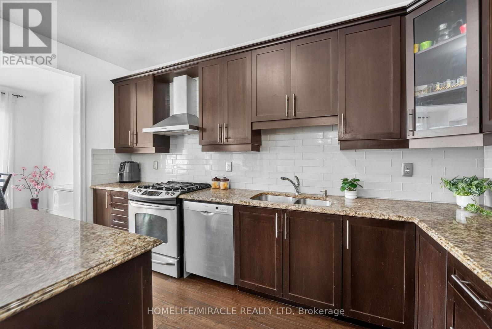 452 TYRONE CRESCENT - Image 29