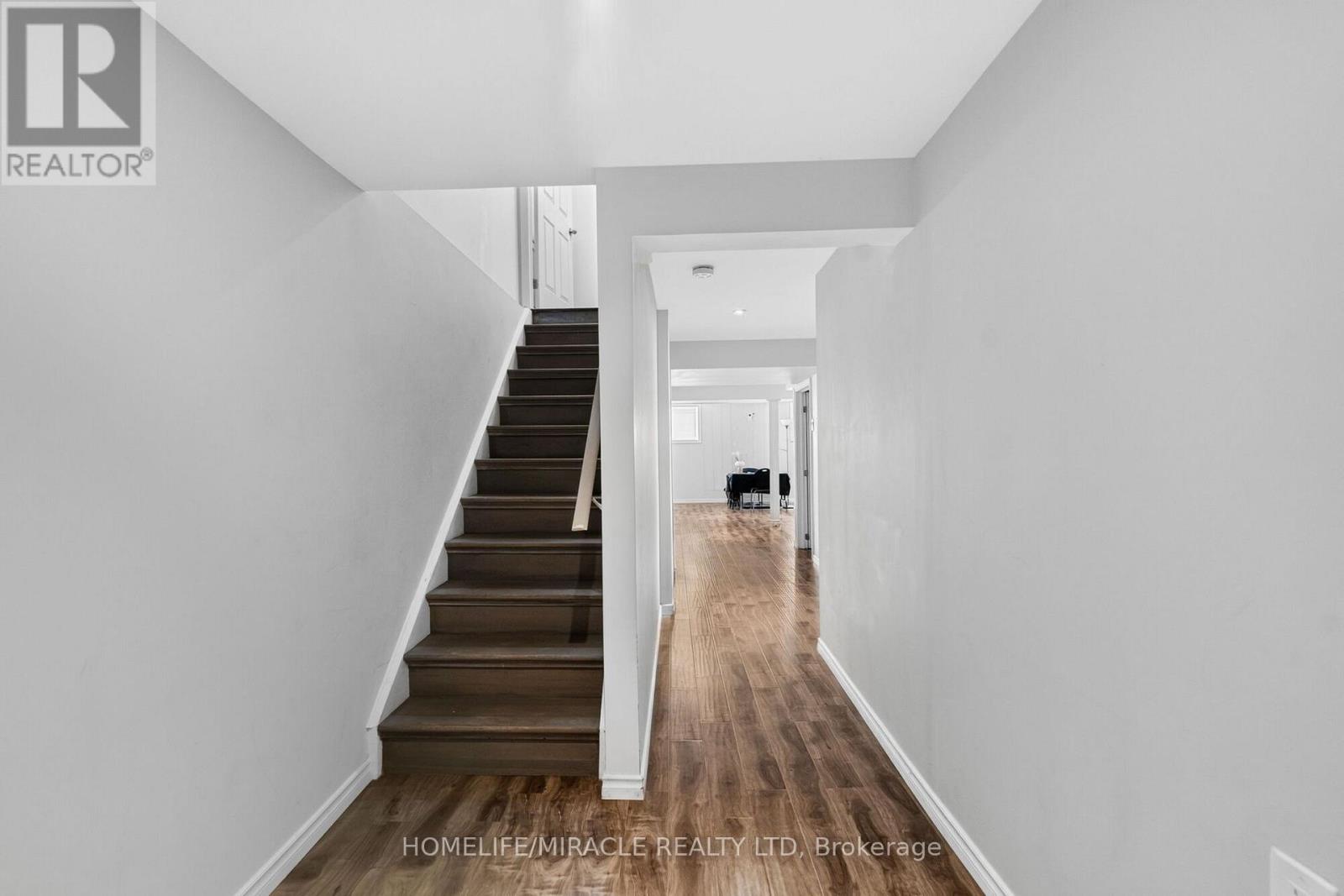 452 TYRONE CRESCENT - Image 32