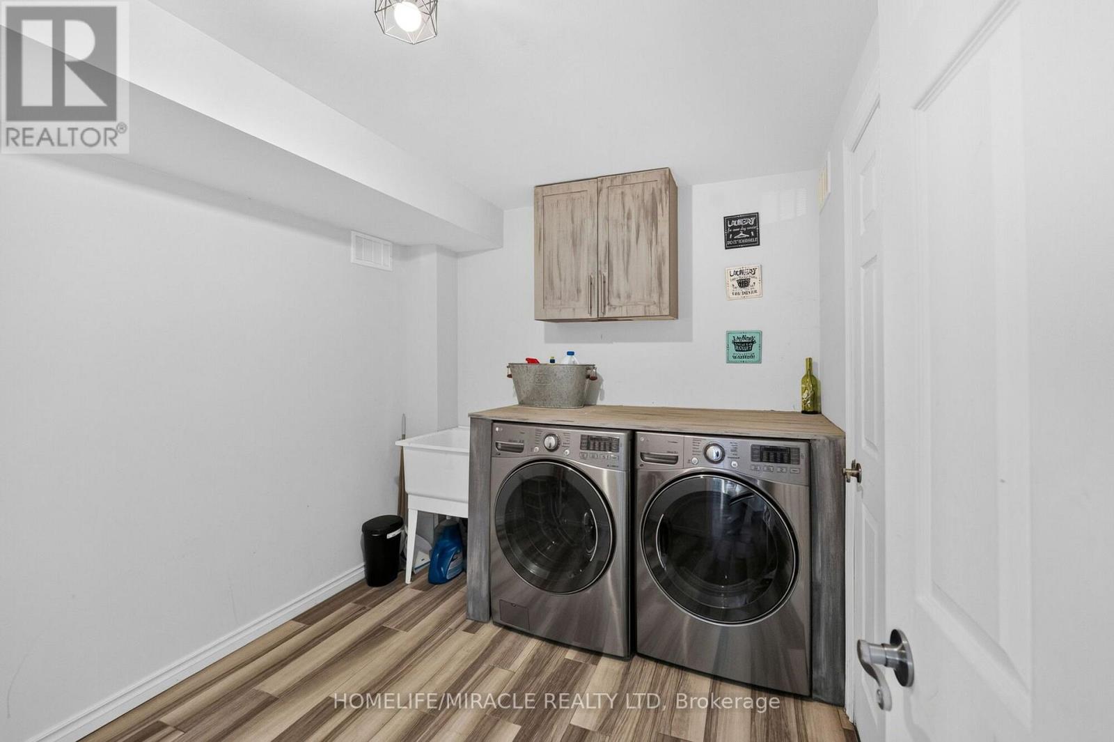 452 TYRONE CRESCENT - Image 36