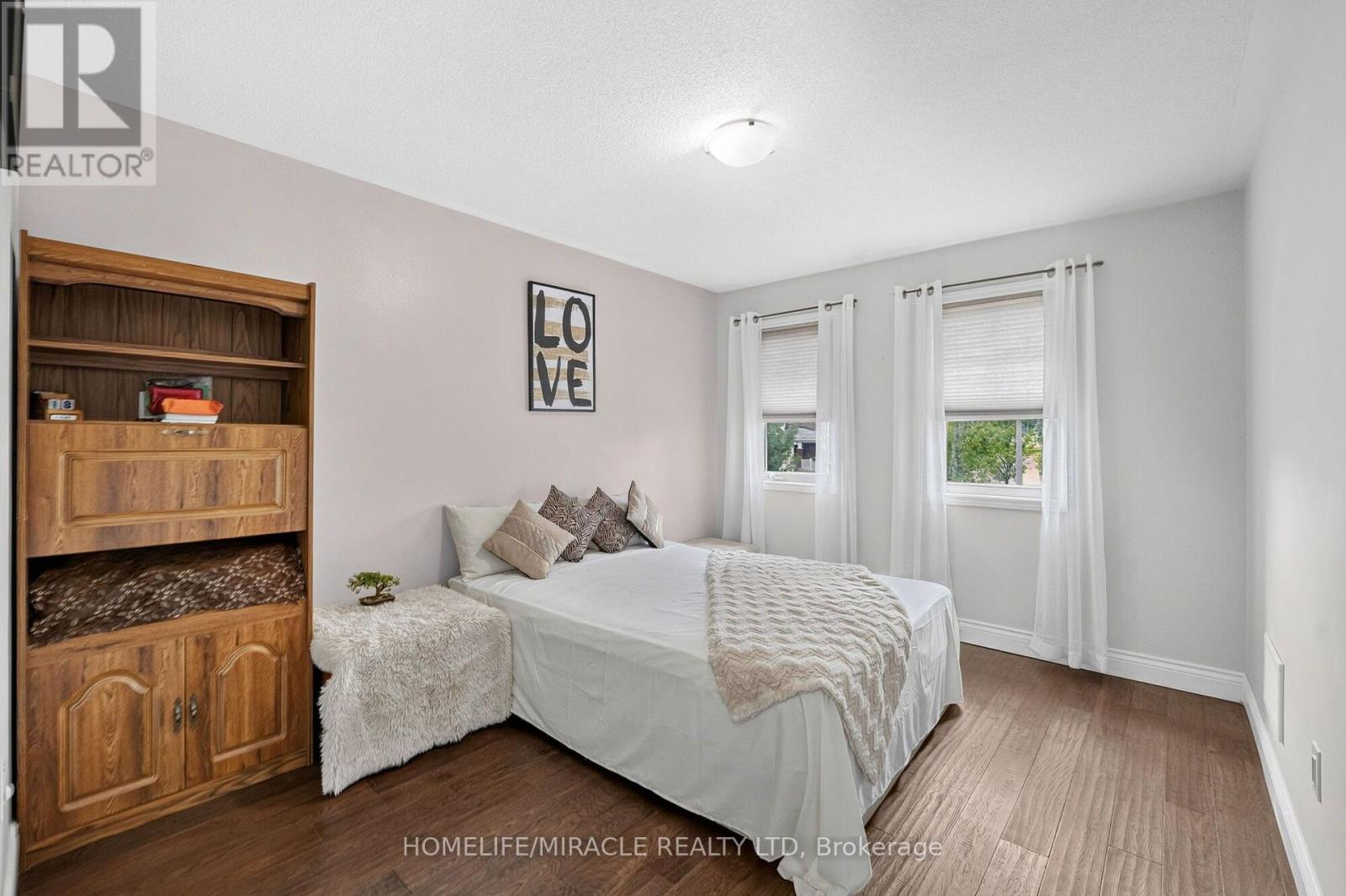 452 TYRONE CRESCENT - 8