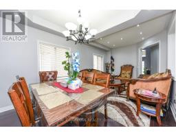Kitchen - 29 Dewside Drive, Brampton, ON L6R3B7 Photo 10