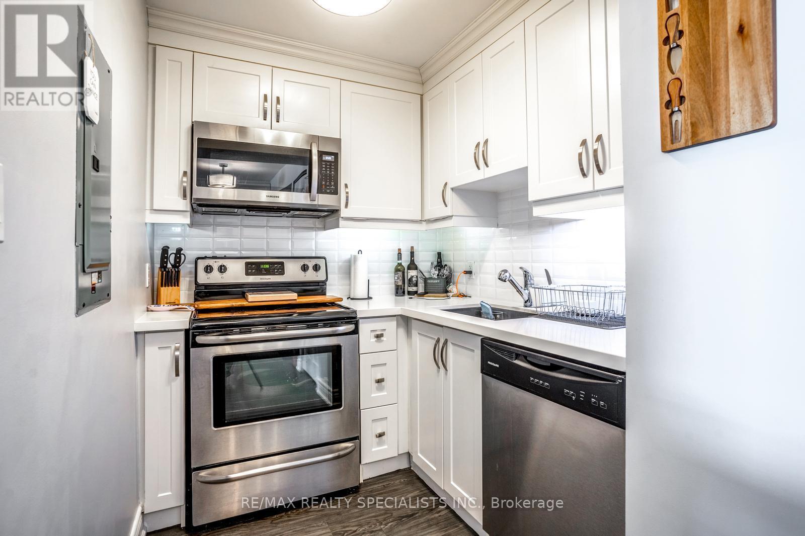 6 BRANT AVENUE - Image 15