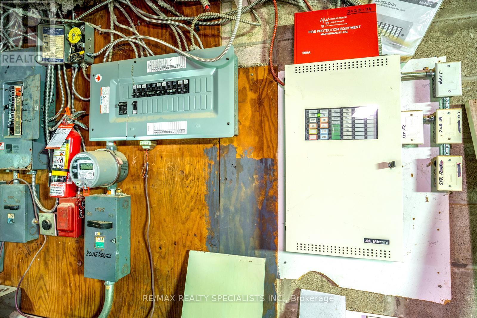 6 BRANT AVENUE - 26