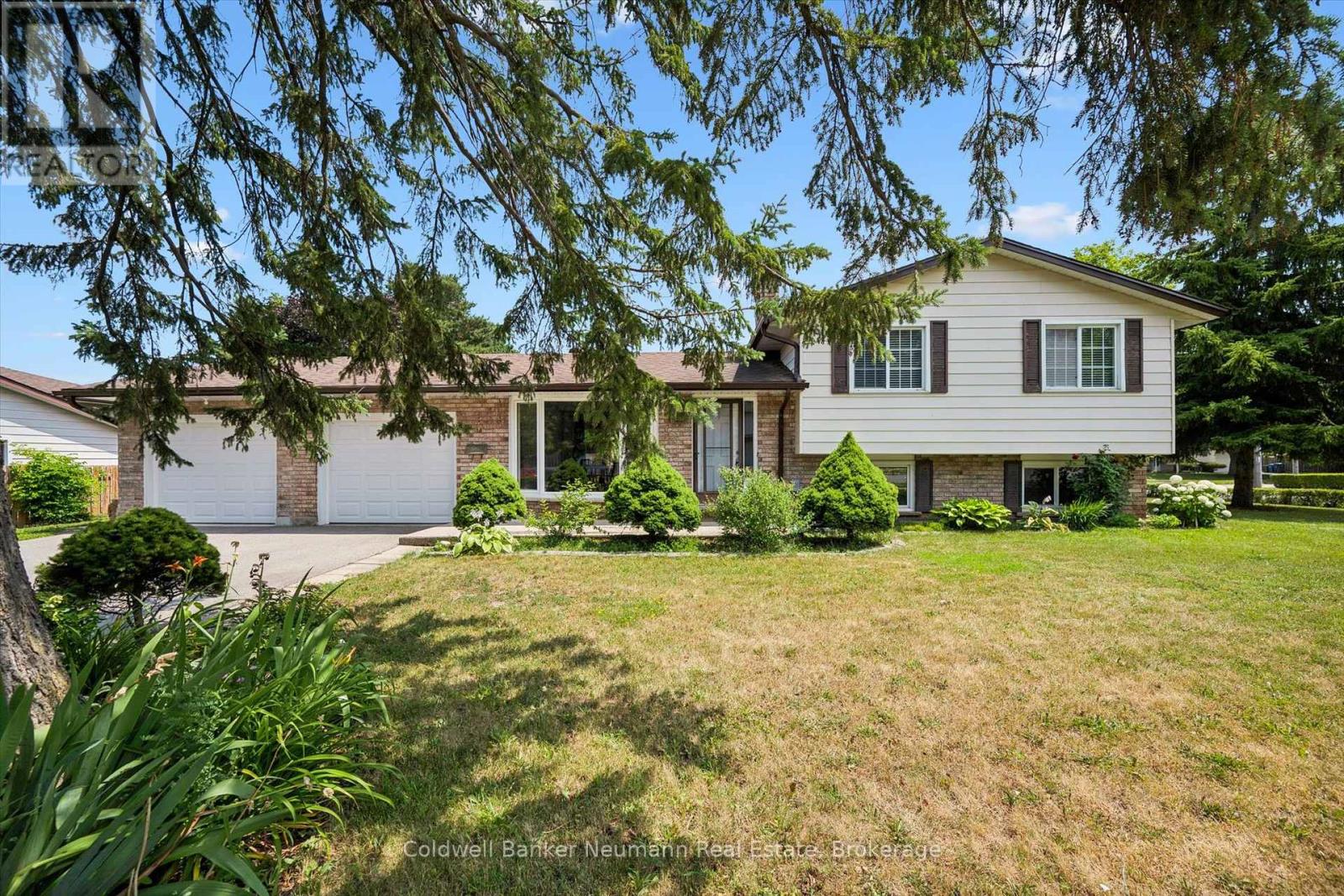 3 MEADOW CRESCENT - 1
