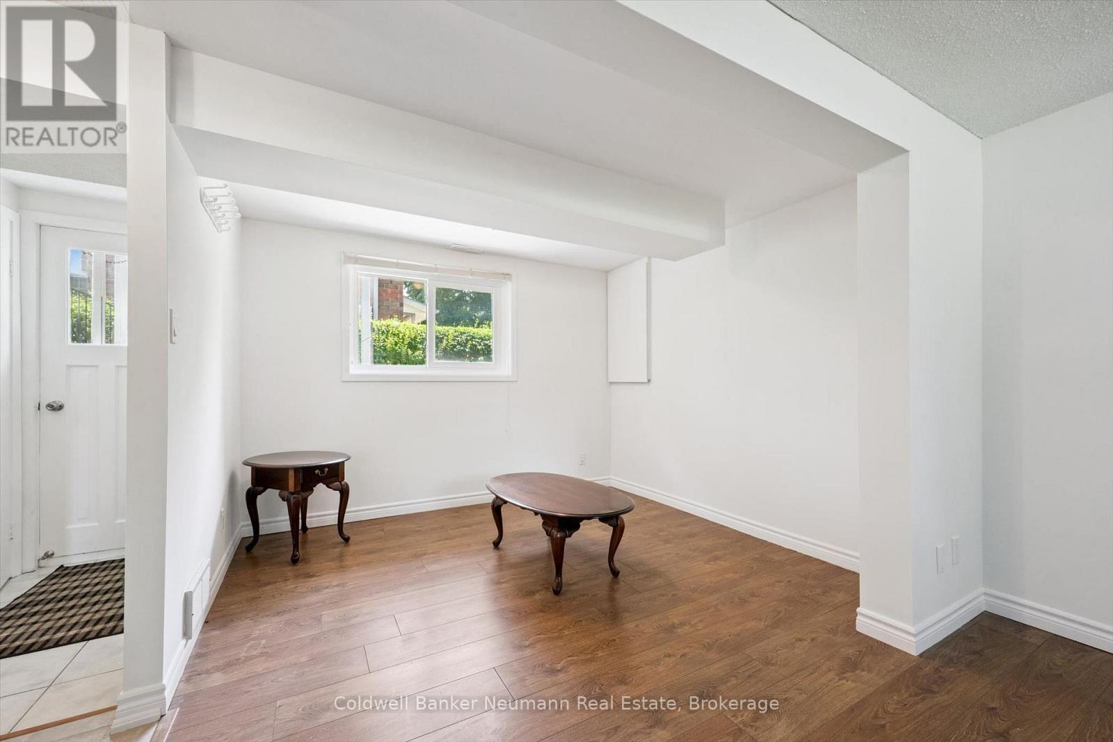 3 MEADOW CRESCENT - 24