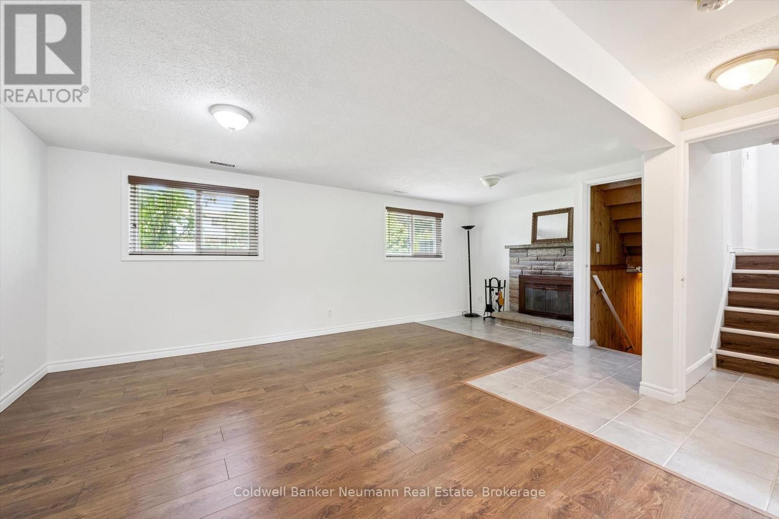 3 MEADOW CRESCENT - 28