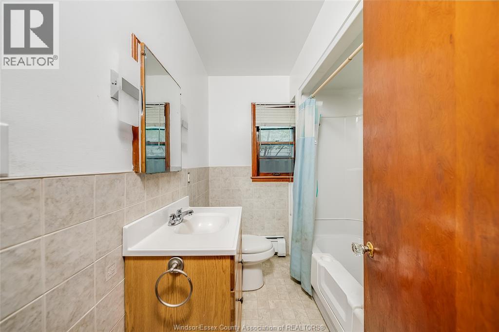 3173 WYANDOTTE West - Image 17