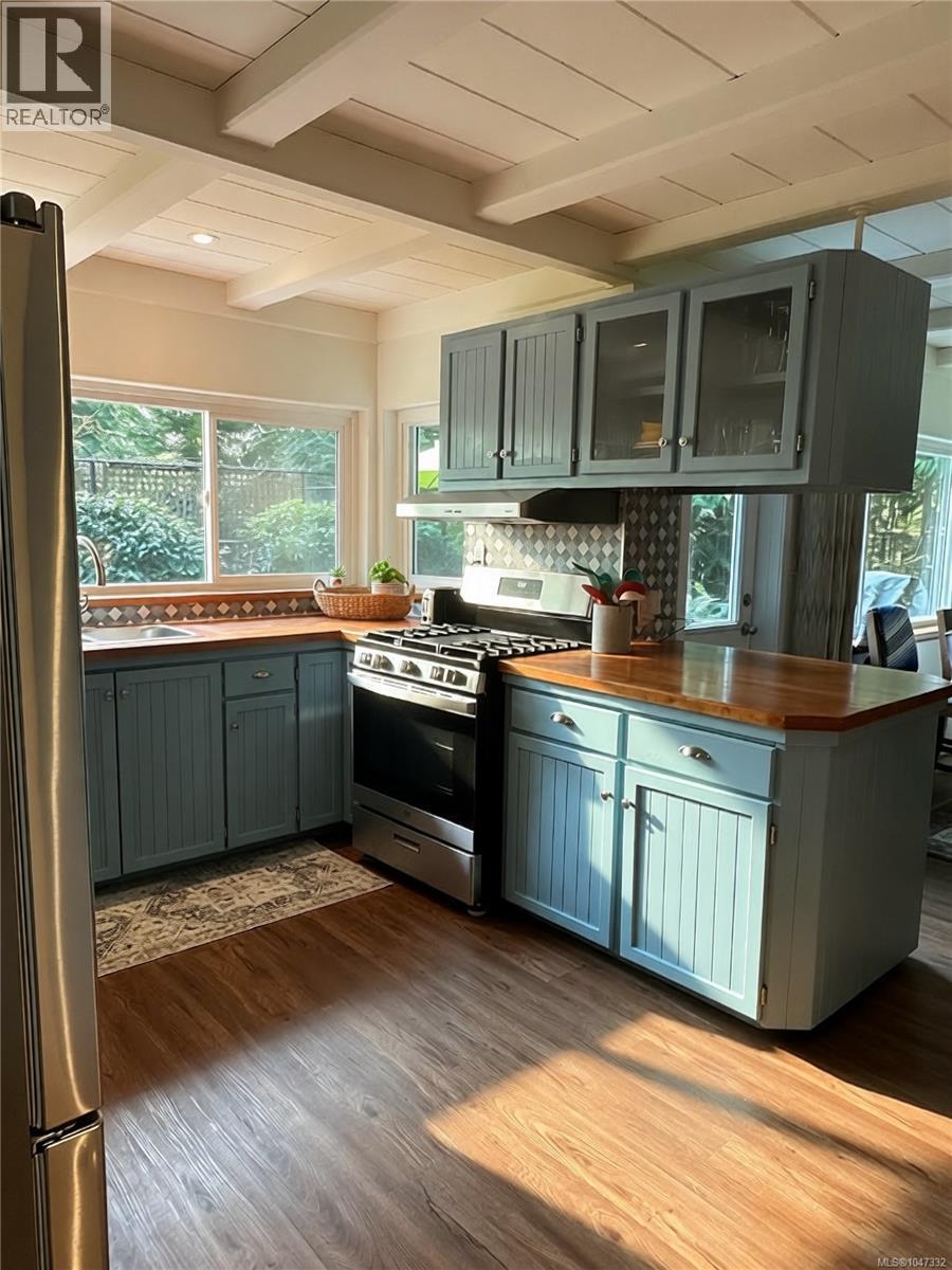 324 Chester Rd, Qualicum Beach