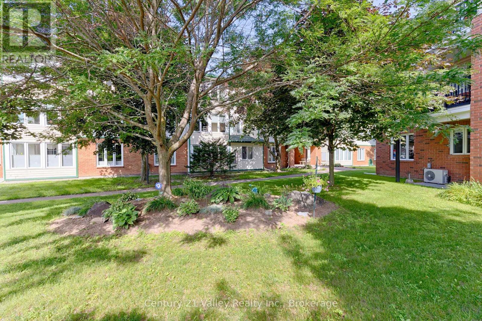 #302 16 SHEFFIELD STREET - 33