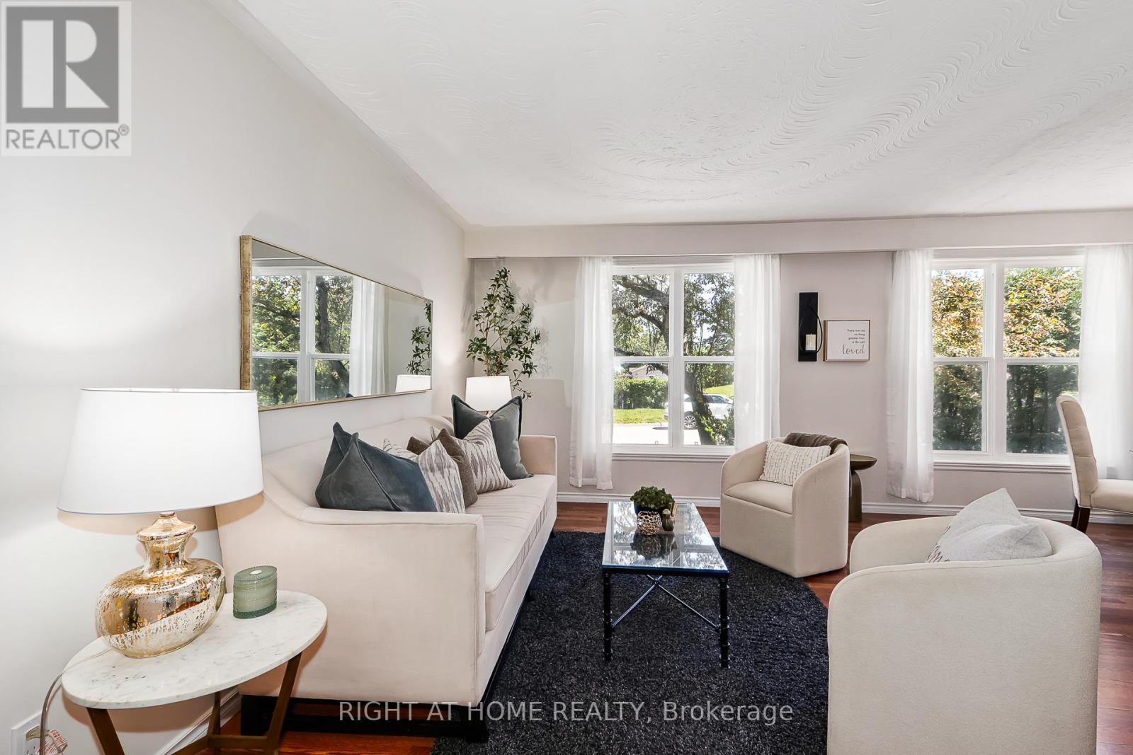 1059 GLEN MHOR CRESCENT - 1