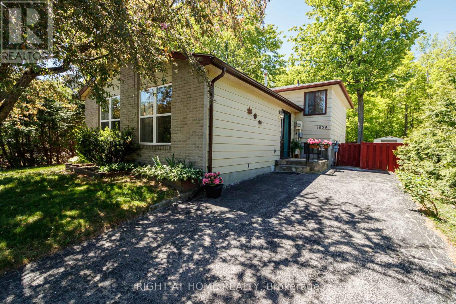 1059 GLEN MHOR CRESCENT - Image 3