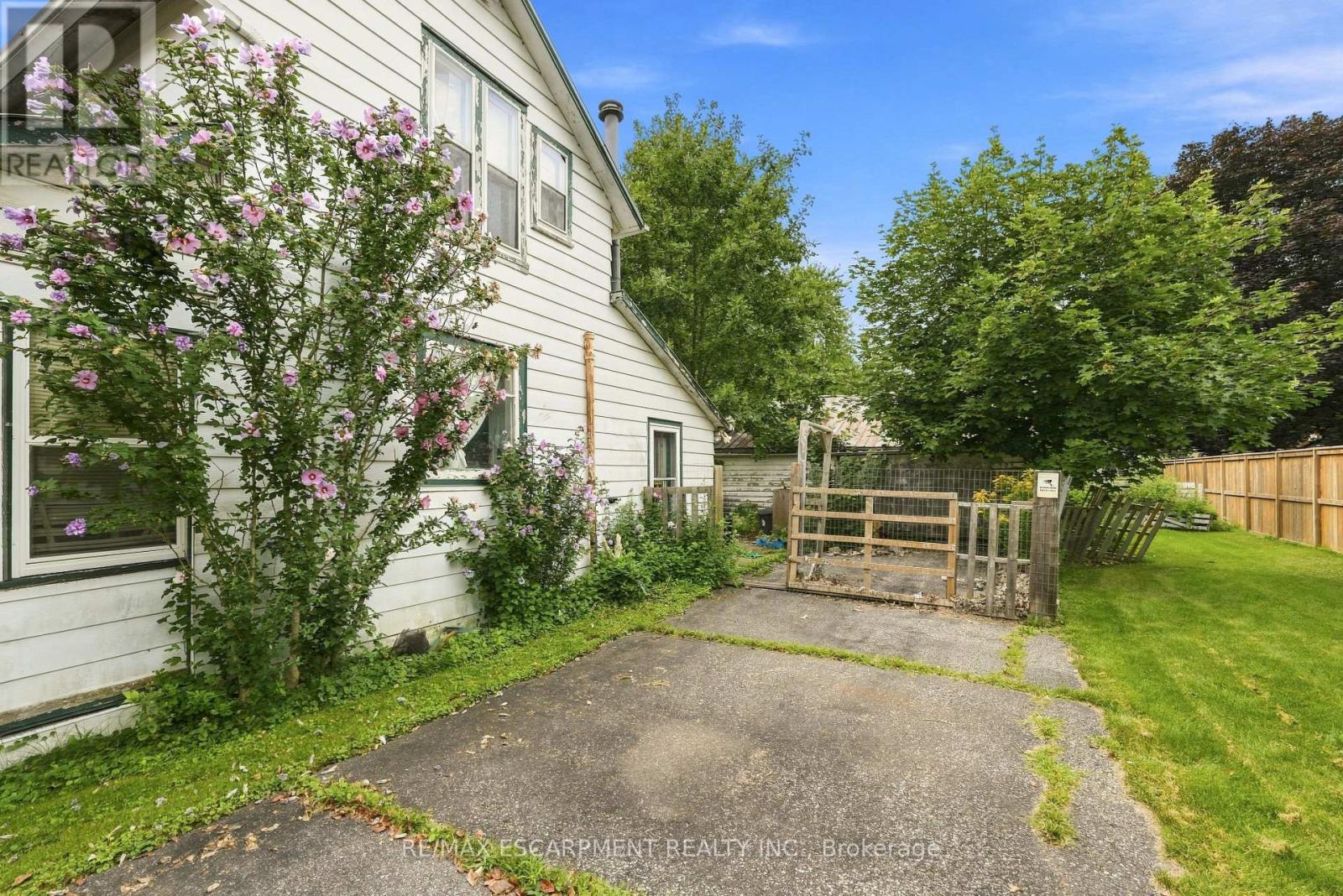 2023 MAIN STREET S - 4