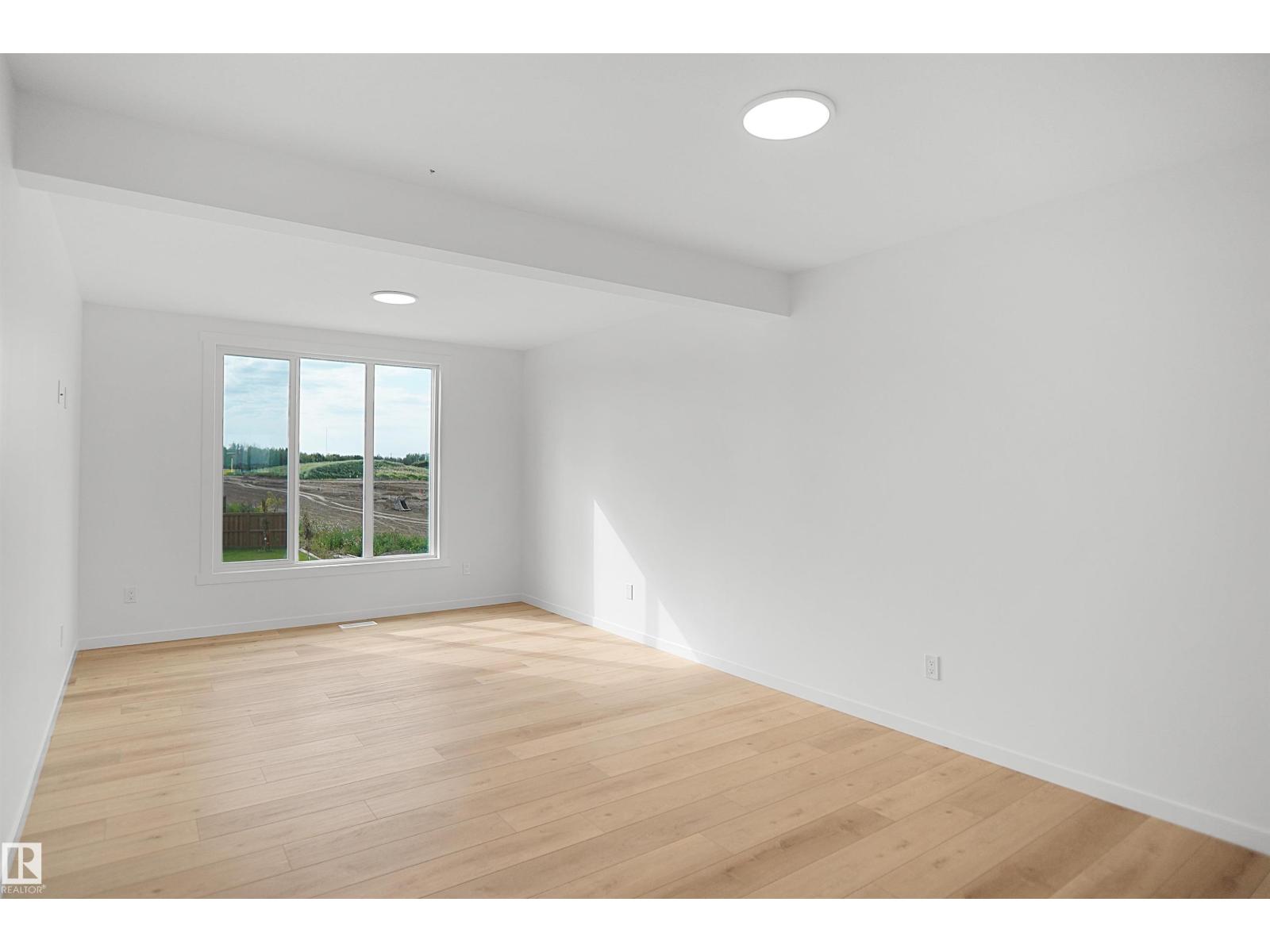 7062 Rosenthal Dr NW photo 4 — MLS® E4491452