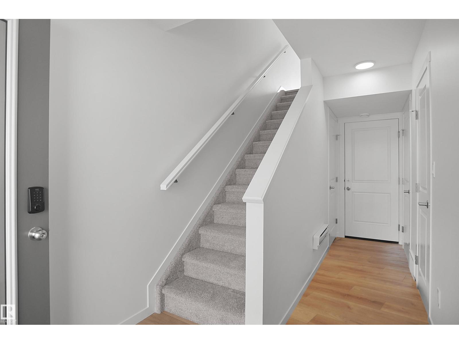 7062 Rosenthal Dr NW photo 3 — MLS® E4491452