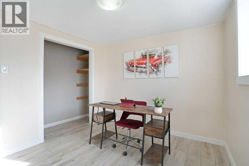 534 Iris Street - 30