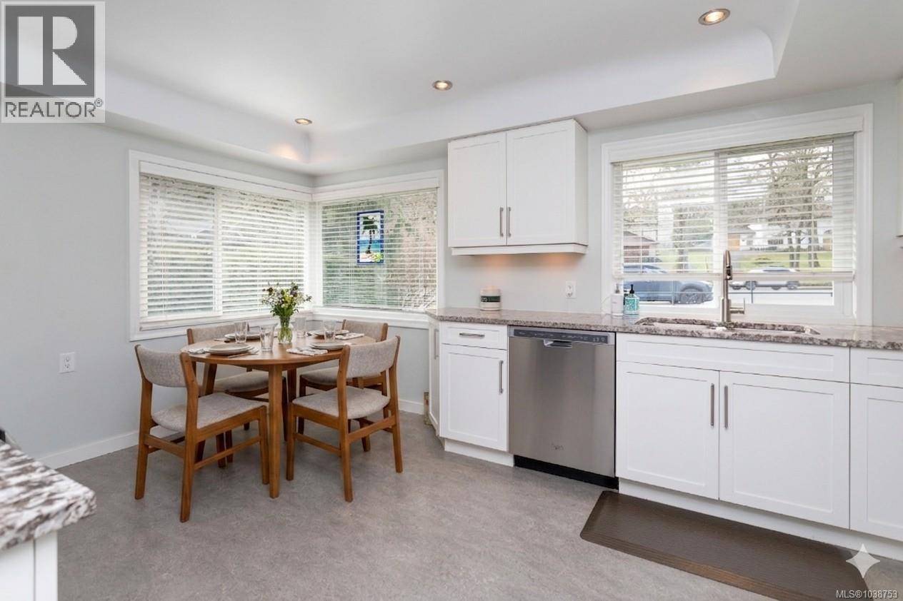4121 Quadra St - Image 16