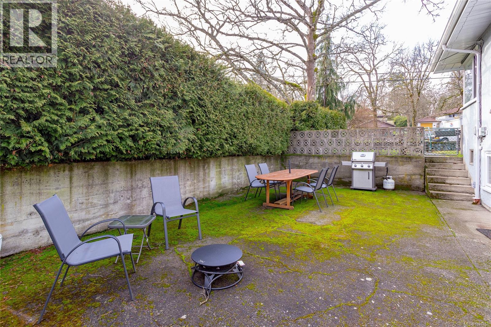 4121 Quadra St - 32