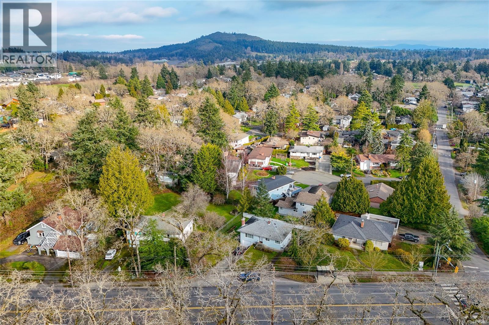 4121 Quadra St - 44