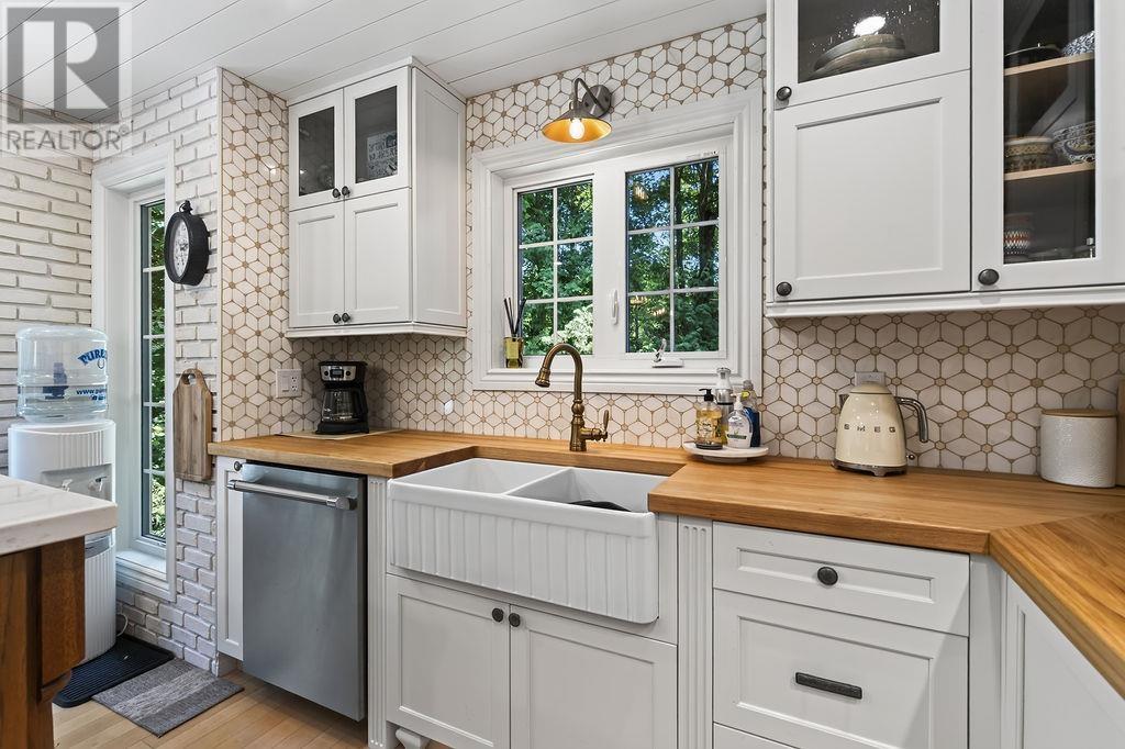 966 Fourth LIN E - Image 24