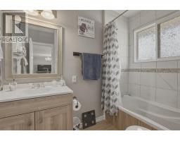 44 Axmith Ave, Elliot Lake, ON P5A1B7 Photo 13