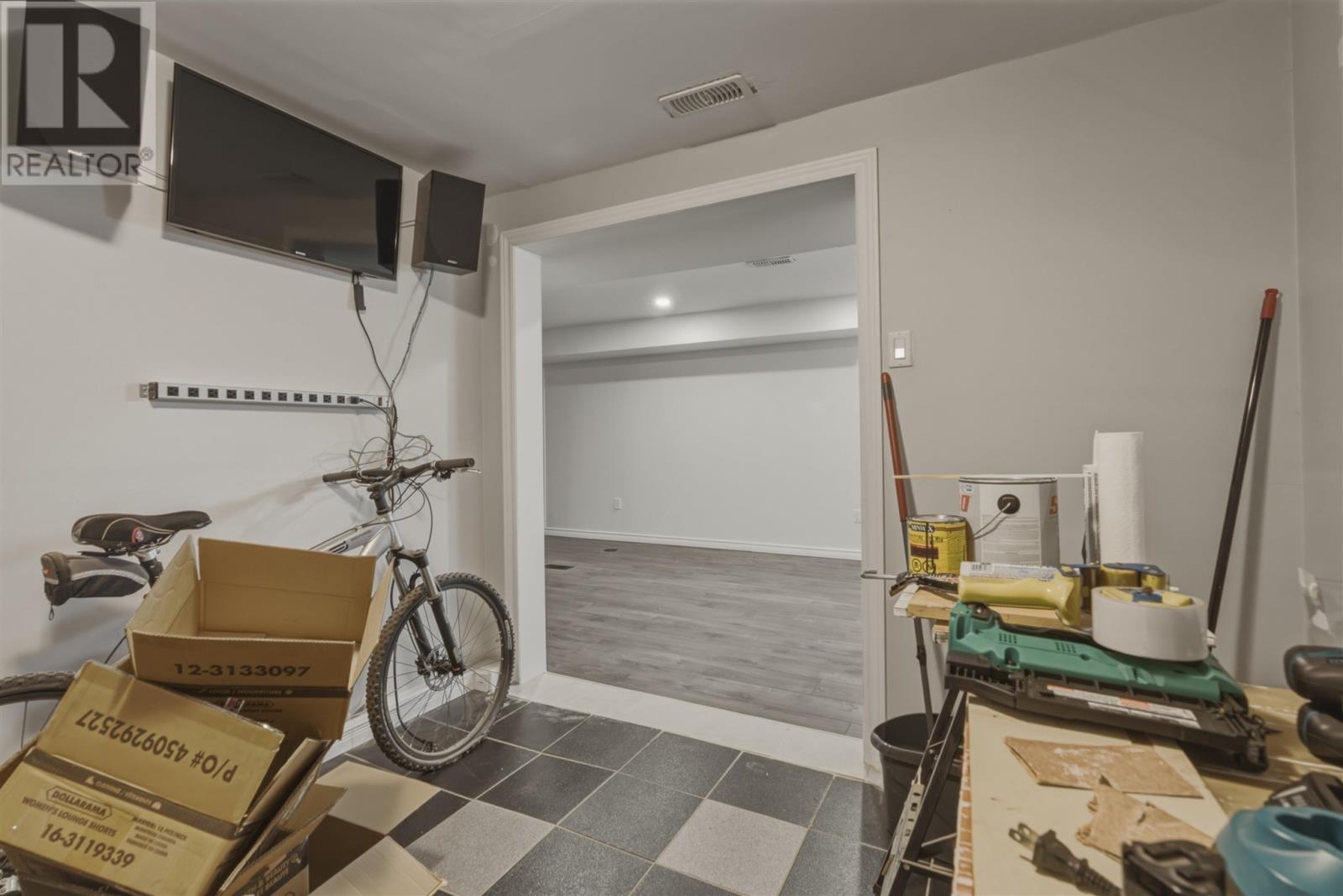 44 Axmith AVE - Image 25