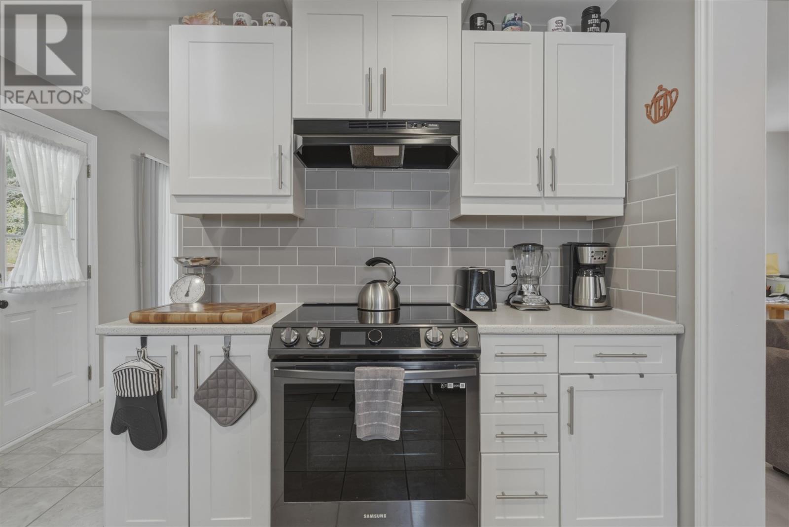 44 Axmith AVE - 8