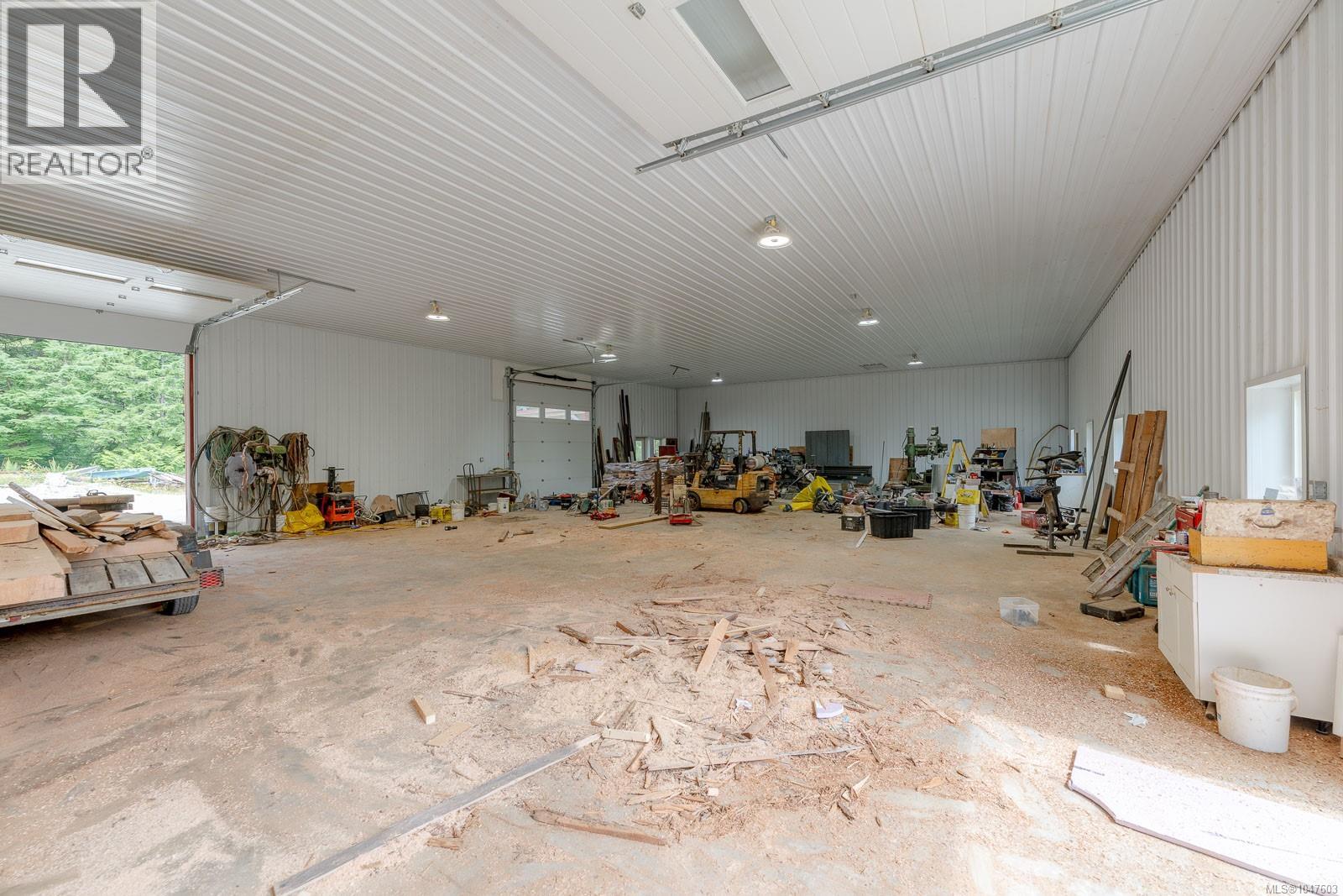 721 Bamfield Rd, Bamfield
