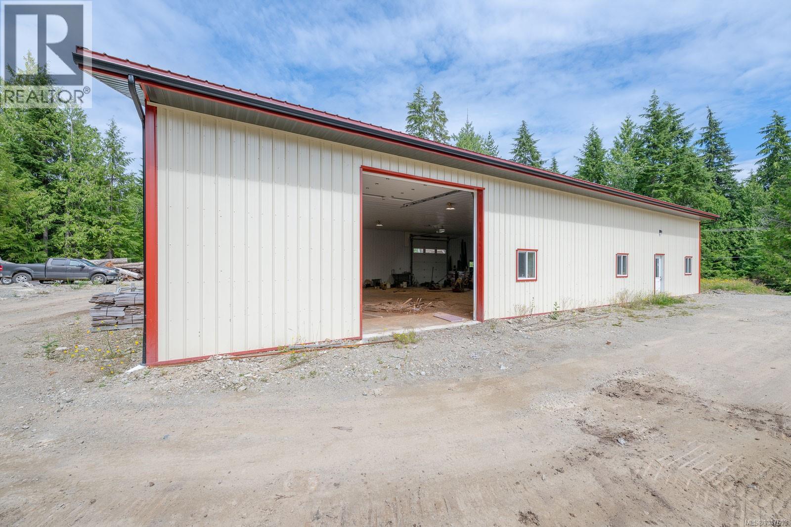 721 Bamfield Rd, Bamfield