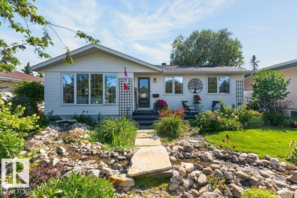9047 52 ST NW - 1