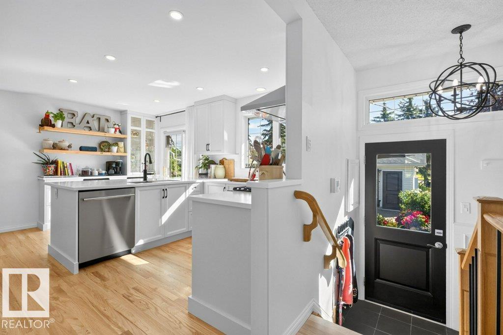 9047 52 ST NW - Image 11