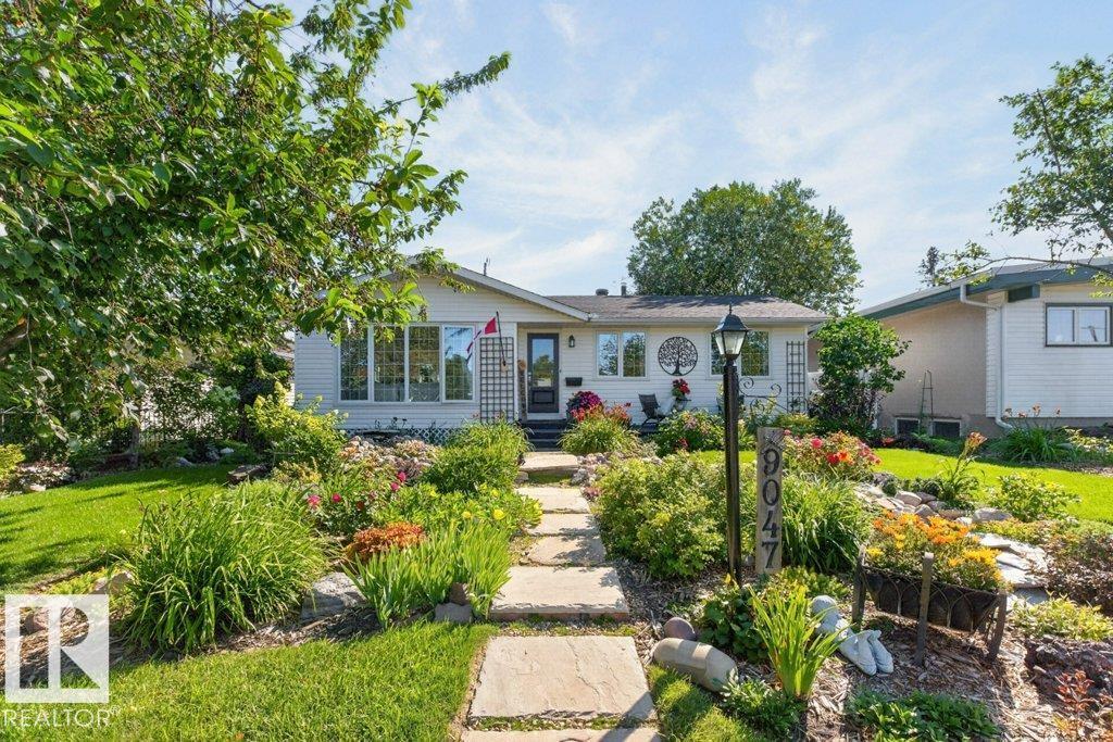9047 52 ST NW - 2