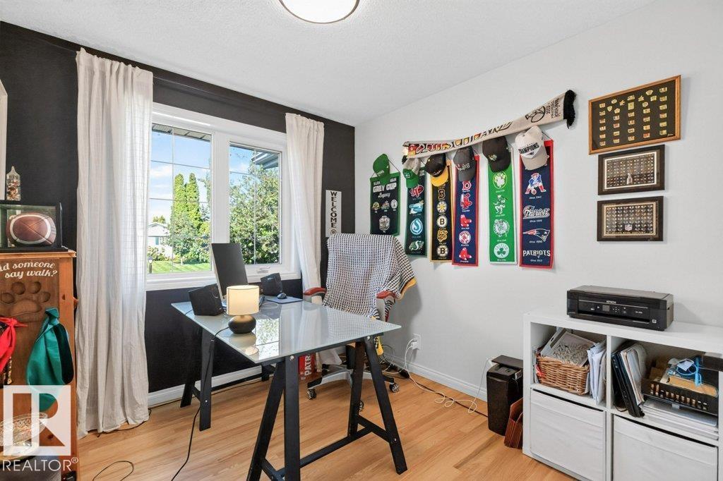 9047 52 ST NW - 24